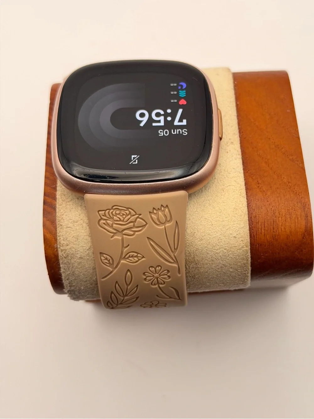 Fitbit Versa 4, Tested, Very Good, Rose Gold, Charger Included, Smartwatch